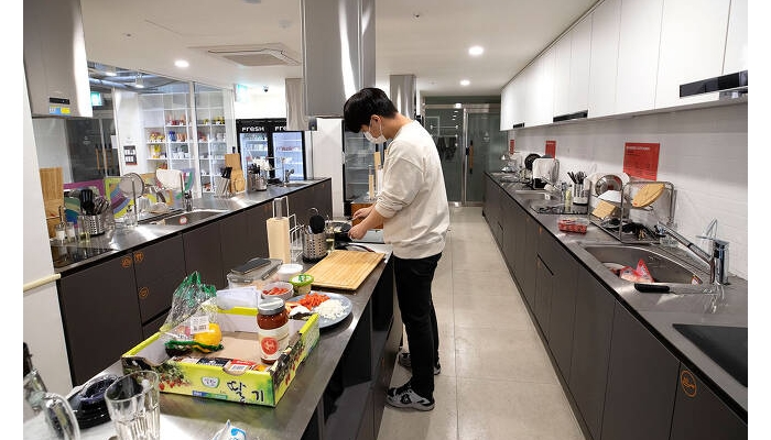 [시사IN] 무지와 편견이 만든 '호텔 거지'라는 거짓말